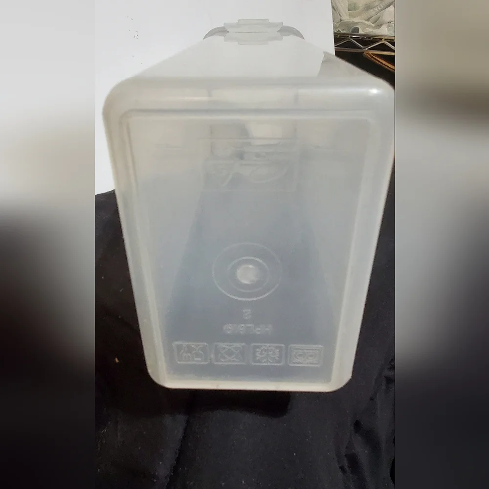 Lock & Lock Storage Container - Picture 5 of 6